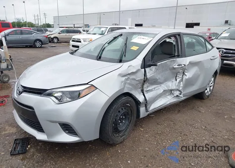 2015 Toyota Corolla Le z USA, uszkodzony, nr VIN 5YFBURHE5FP350207